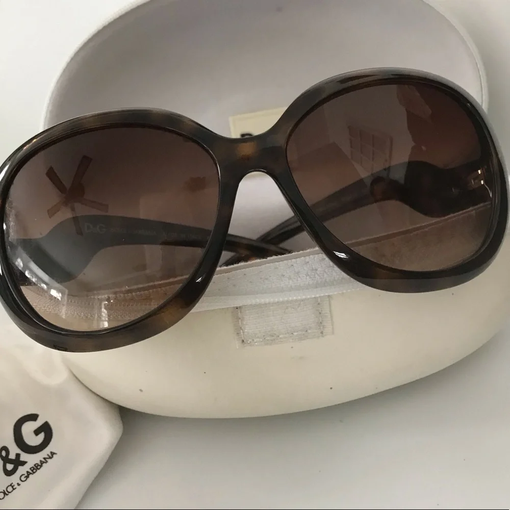 Like-new Dolce & Gabbana Tortoiseshell Sunglasses - Picture 7 of 11
